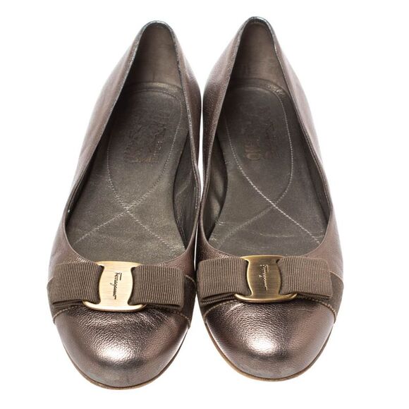 Salvatore Ferragamo Metallic Grey Leather Vara Bow Ballet Flats Size 38 - Picture 3 of 4
